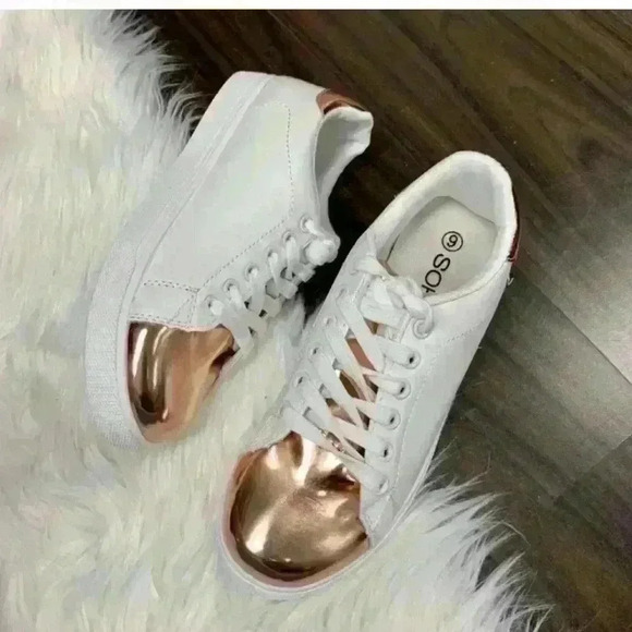 🐶 Soho Metallic Toe Sneaker - Picture 2 of 7